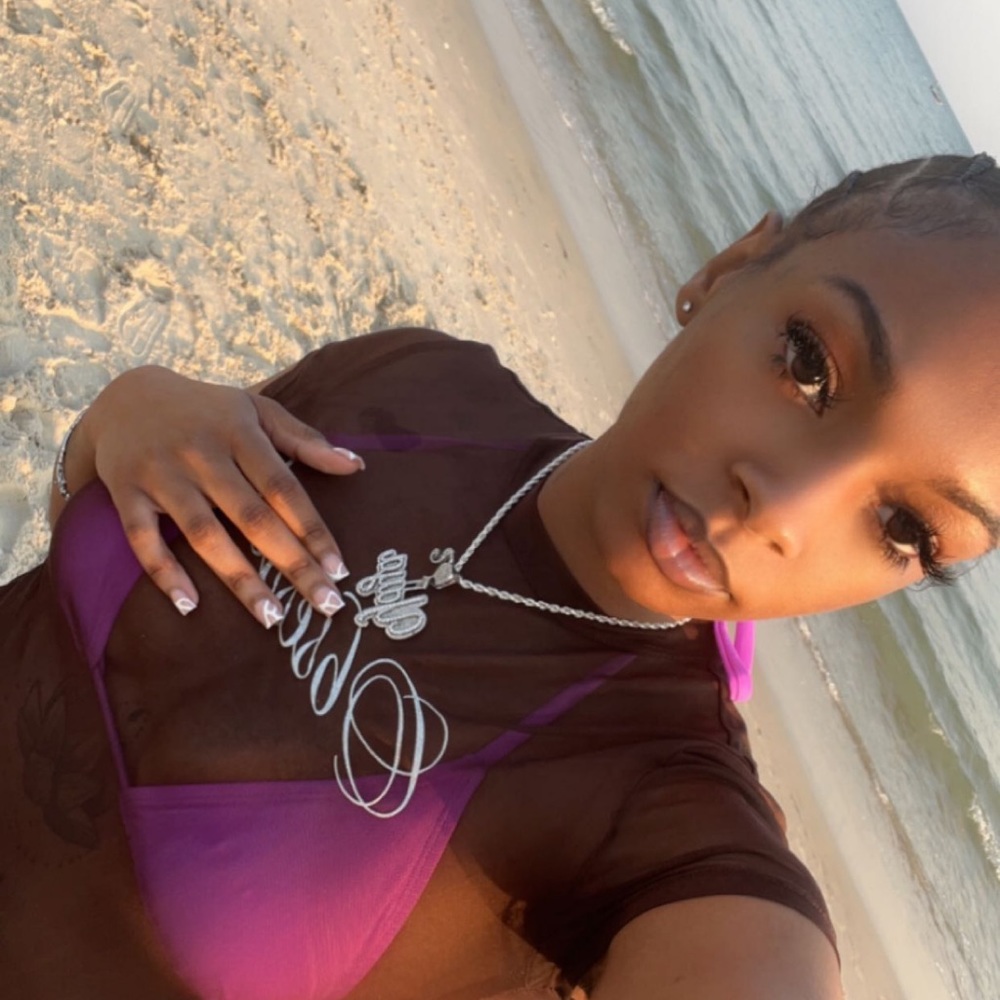 Meet your Posher, Maya